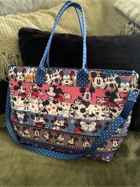 HARVEYS SEATBELT Disney Mickey & Friends Blue Multi-Row Tote Bag